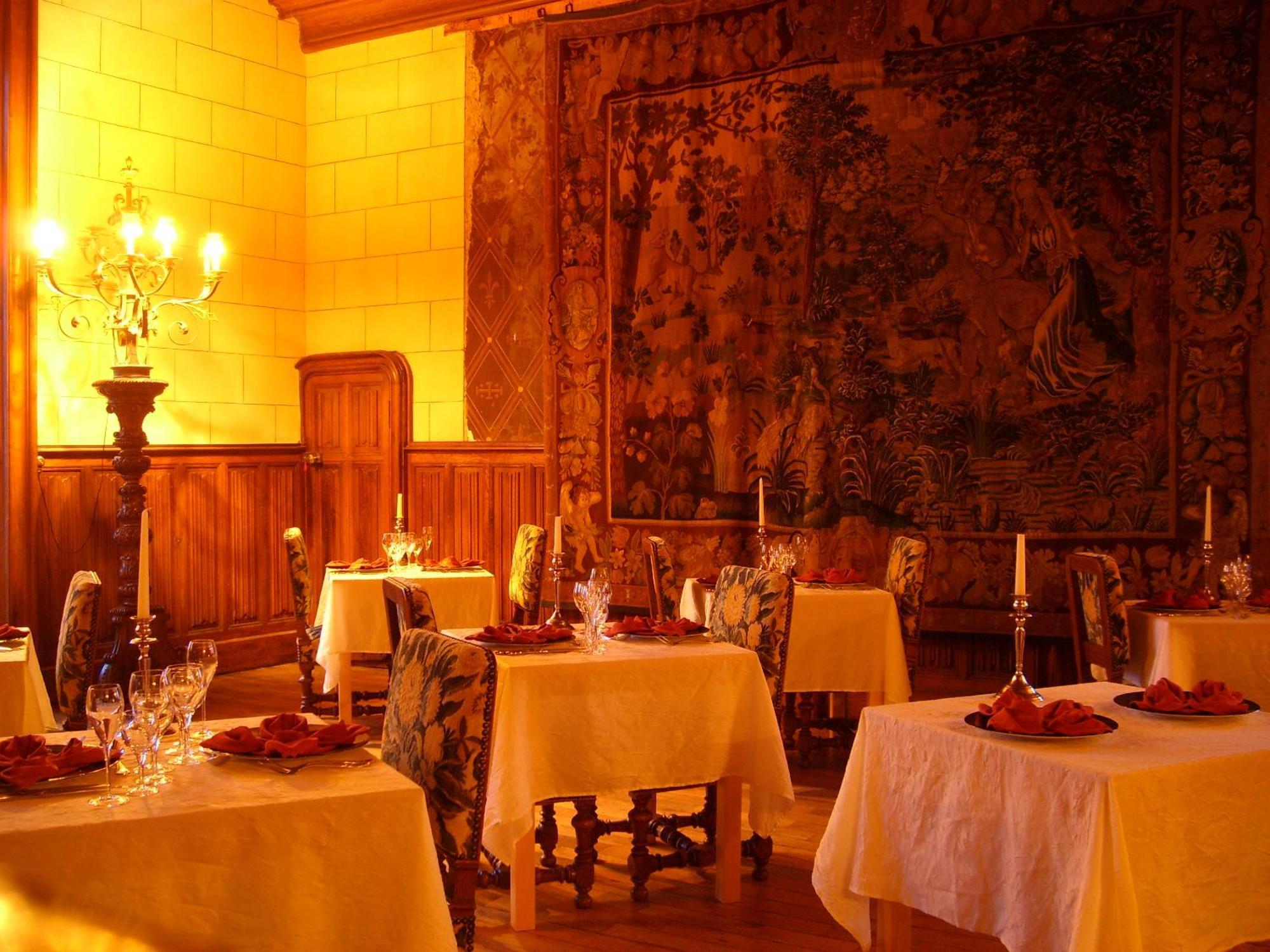Chateau De Busset Luaran gambar