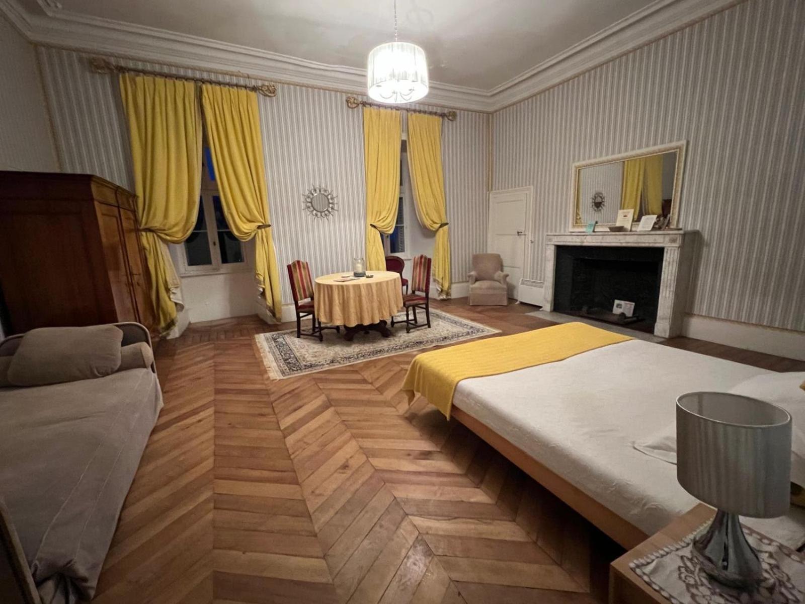 Chateau De Busset Luaran gambar