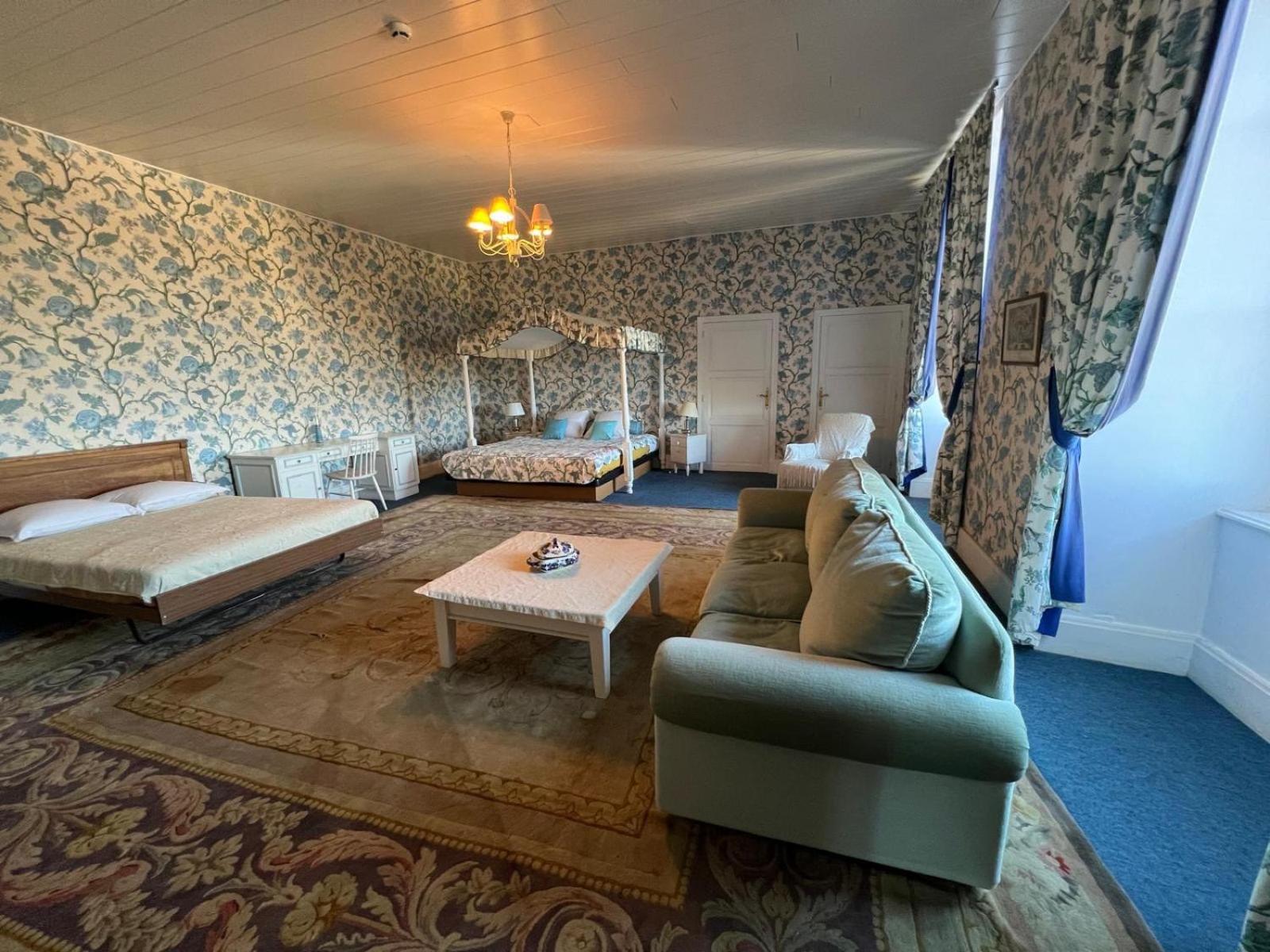 Chateau De Busset Luaran gambar