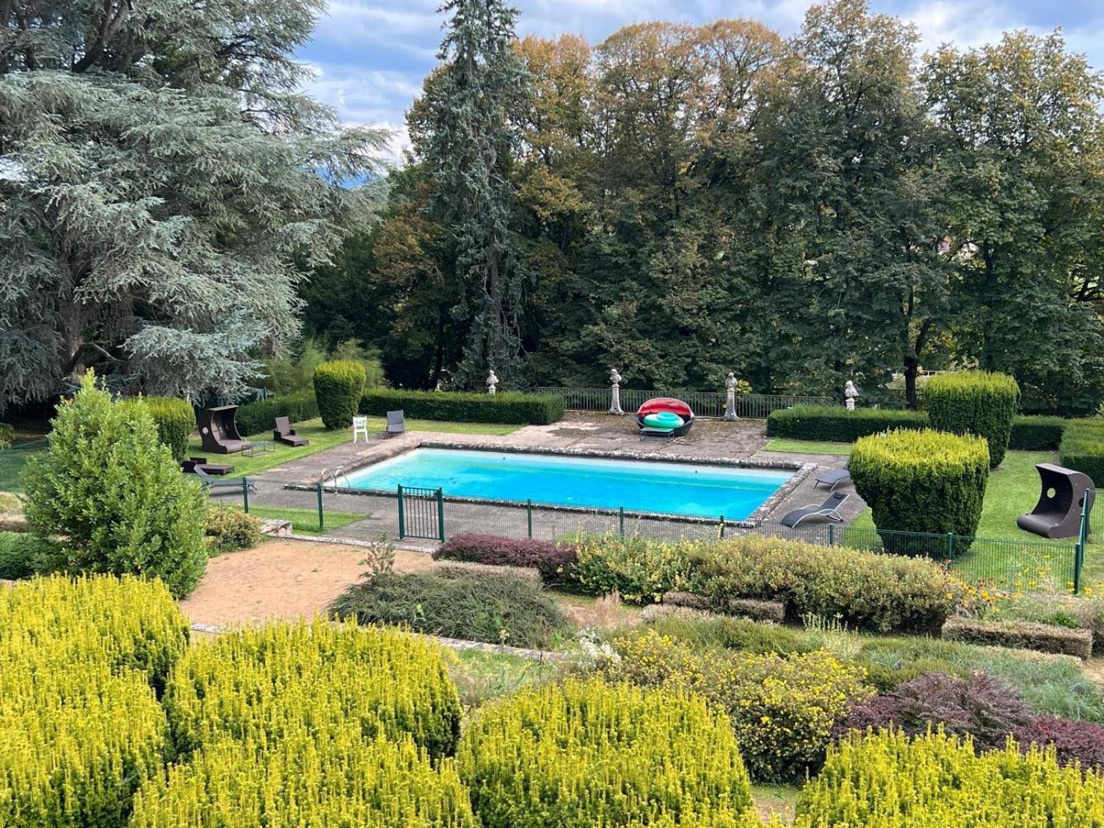 Chateau De Busset Luaran gambar